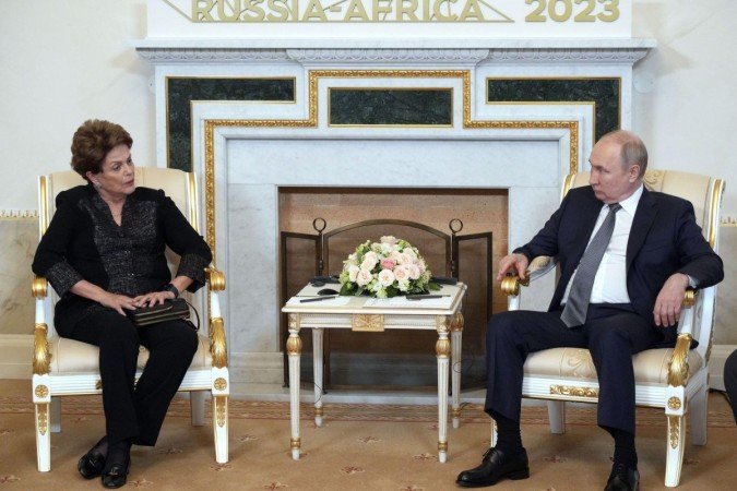 Encontro ocorreu durante cúpula Rússia-África
- (crédito: ALEXEY DANICHEV/SPUTNIK/KREMLIN POOL/EPA-EFE/REX/Shutterstock) Encontro ocorreu durante cúpula Rússia-África
- (crédito: ALEXEY DANICHEV/SPUTNIK/KREMLIN POOL/EPA-EFE/REX/Shutterstock)