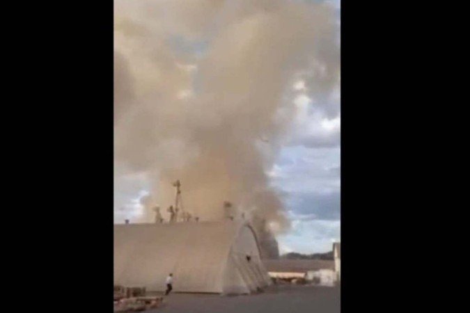 Imagens da explosão tomaram as redes sociais - (crédito: Reprodução/Twitter/@AldoAlmeida013) Imagens da explosão tomaram as redes sociais - (crédito: Reprodução/Twitter/@AldoAlmeida013)