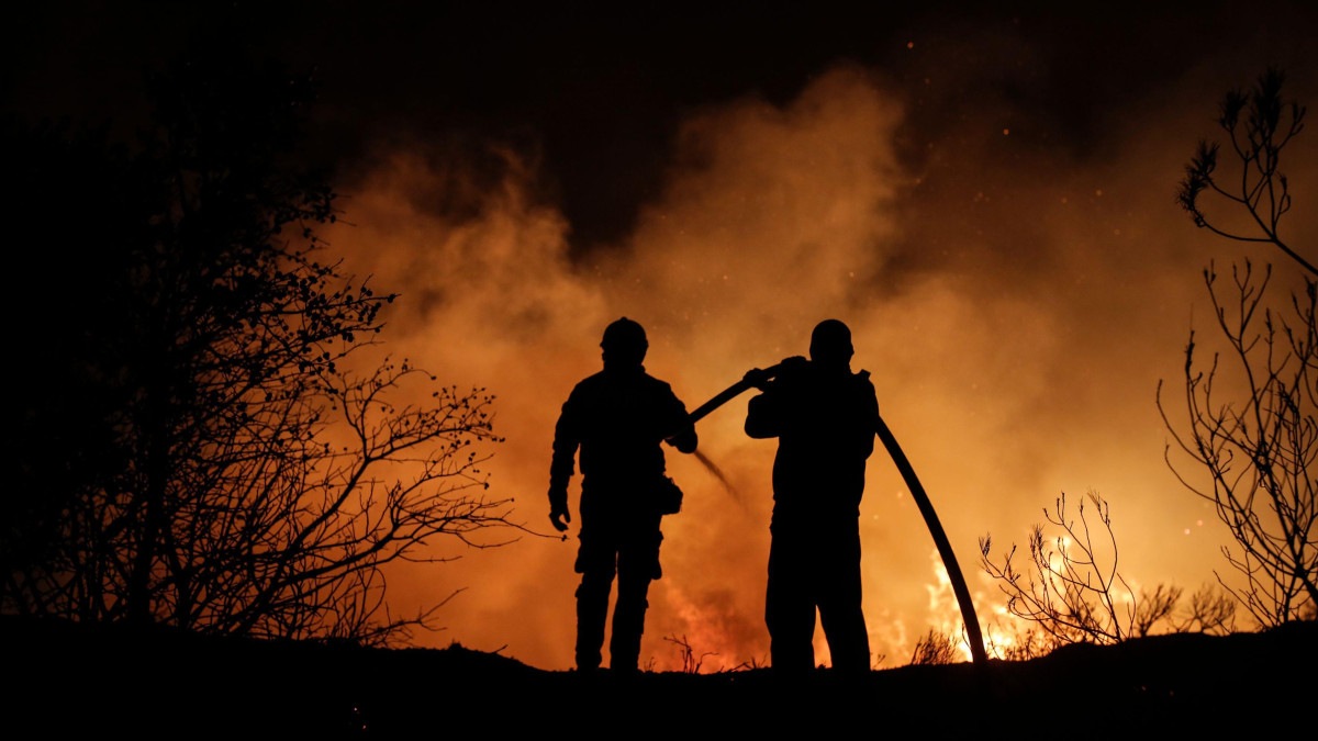 Incêndios arrasam ilha turística grega de Rodes; veja antes e depois