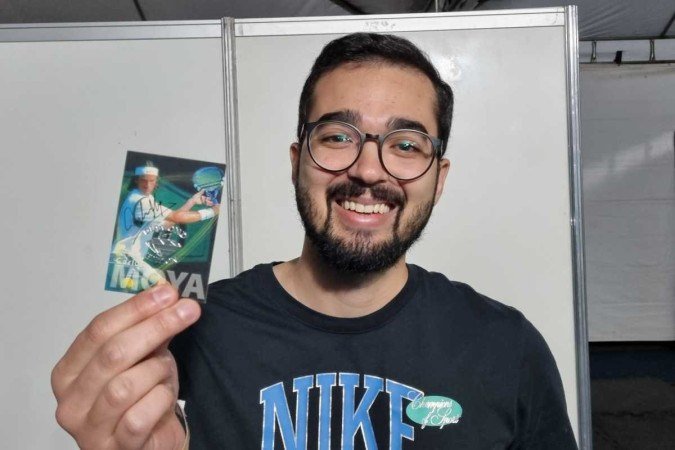 Gabriel Nunes mostra card raro assinado por Carlos Moyá