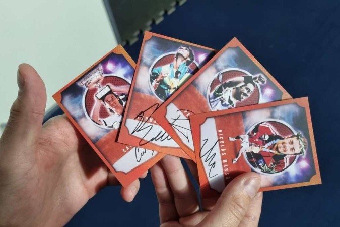 Gabriel conseguiu assinatura dos tenistas nos cards autorais
