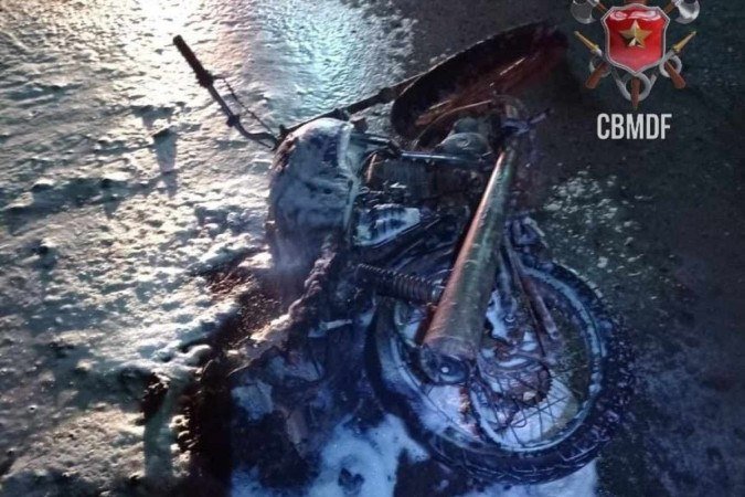 Acidente de trânsito: motociclista morre após colidir com carro na Rota do Cavalo - (crédito: CBMDF) Acidente de trânsito: motociclista morre após colidir com carro na Rota do Cavalo - (crédito: CBMDF)