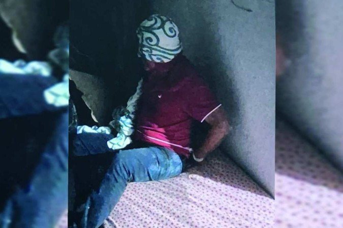 Enquanto esteve refém dos bandidos, homem foi agredido, além de permanecer vendado e de mãos amarradas - (crédito: Material cedido ao Correio) Enquanto esteve refém dos bandidos, homem foi agredido, além de permanecer vendado e de mãos amarradas - (crédito: Material cedido ao Correio)