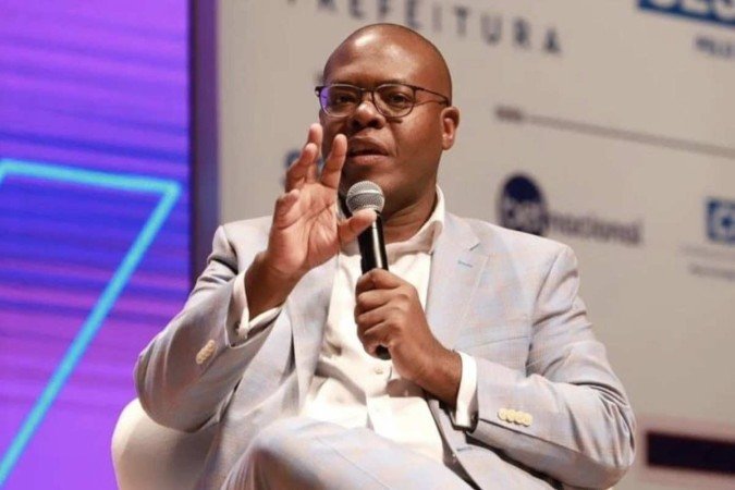 Silvio Almeida, ministro dos Direitos Humanos e da Cidadania, participou de um painel de discussões na Expo Favela innovation Rio de Janeiro -  (crédito: Reprodução/ Redes Sociais/@@expofavelarj (29/7))