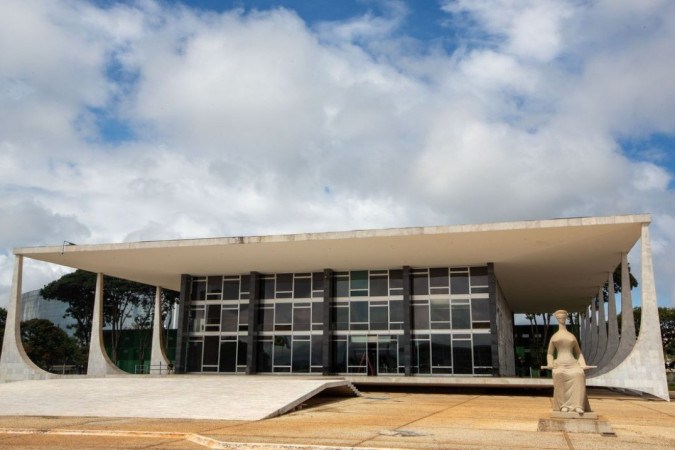 Foro privilegiado transformou STF em corte criminal, diz presidente da  Ajufe - 13/06/2016 - UOL Notícias