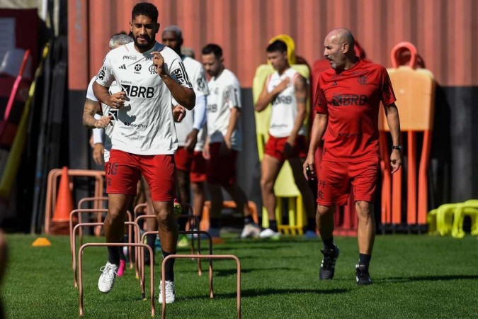 O preparador físico do Flamengo Pablo Fernández se diz arrependido e fala em pedir desculpas pessoalmente a todos os jogadores depois da folga -  (crédito: Marcelo Cortes / Flamengo)