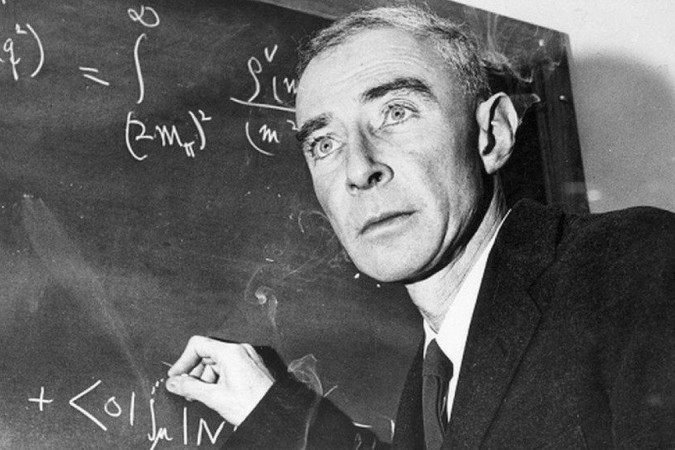 O trabalho do físico Robert Oppenheimer foi fundamental para o desenvolvimento da bomba atômica, que mudaria os rumos da Segunda Guerra Mundial - (crédito: Getty Images) O trabalho do físico Robert Oppenheimer foi fundamental para o desenvolvimento da bomba atômica, que mudaria os rumos da Segunda Guerra Mundial - (crédito: Getty Images)