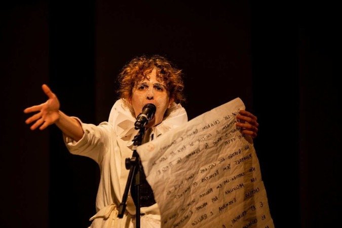 Peça Babilônia Tropical - A Nostalgia do Açúcar . Direção: Marcos Damigo. Com Carol Duarte, Jamile Cazumbá, Ermi Panzo e Leonardo Ventura. No CCBB