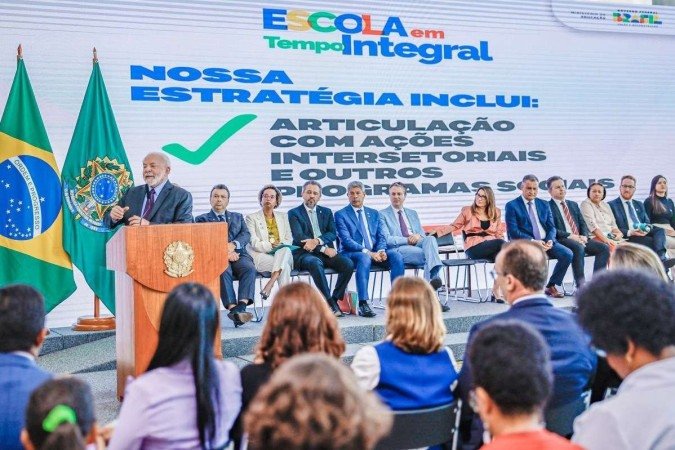 O presidente Lula destacou que a escola integral chegou atrasada, 