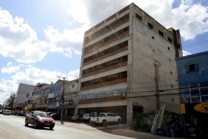  Há casos de determinação para a demolição, mas proprietários insistem nas obras fora do padrão