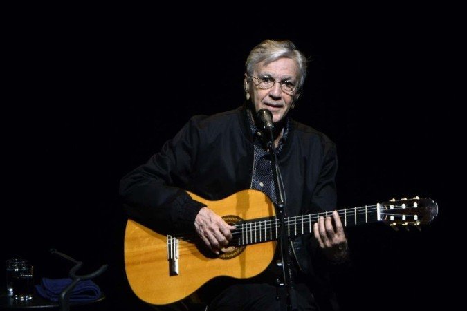 O cantor e compositor Caetano Veloso interrompeu suas O cantor e compositor Caetano Veloso interrompeu suas