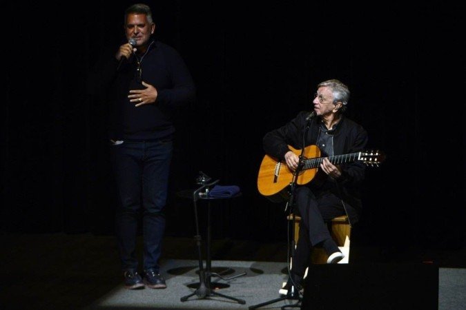 Orlando Morais fez participação no pocket show de Caetano Veloso no hospital Sarah Brasília e, juntos, interpretaram a canção Luz do Sol - (crédito: Marcelo Ferreira/CB/D.A Press) Orlando Morais fez participação no pocket show de Caetano Veloso no hospital Sarah Brasília e, juntos, interpretaram a canção Luz do Sol - (crédito: Marcelo Ferreira/CB/D.A Press)