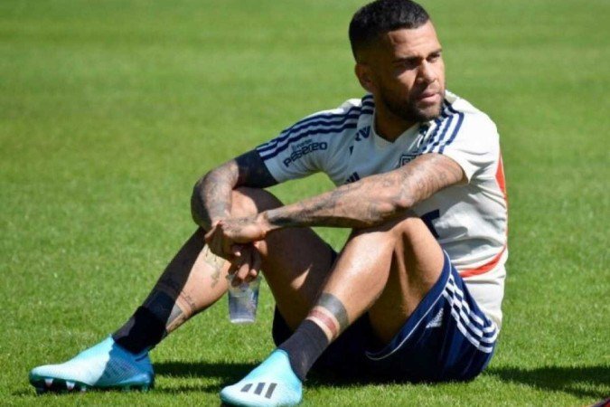 Apesar de ser investigado em ações de estupro na Espanha, o jogador não anunciou que irá se aposentar e portanto figura na lista ainda como jogador em atividade - (crédito: Rubens Chiri/São Paulo) Apesar de ser investigado em ações de estupro na Espanha, o jogador não anunciou que irá se aposentar e portanto figura na lista ainda como jogador em atividade - (crédito: Rubens Chiri/São Paulo)