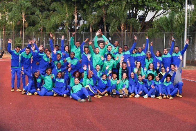 Brasileiros comemoram primeiro lugar geral do Sul-americano de Atletismo -  (crédito: Wagner Carmo/CBAt)