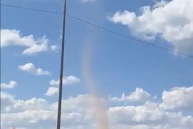 Redemoinho gigante foi visto em área próxima ao antigo aterro sanitário da cidade Estrutural