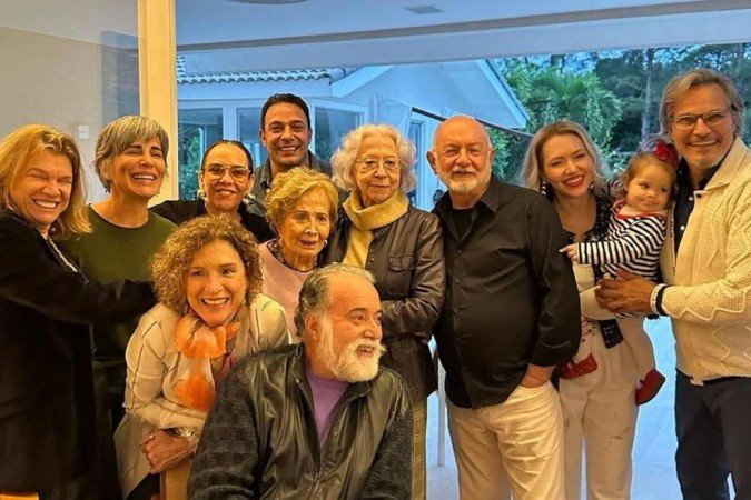 Almoço reúne Silvio de Abreu e grandes nomes da teledramaturgia. - (crédito: Reprodução/ Instagram/ marcelomedici) Almoço reúne Silvio de Abreu e grandes nomes da teledramaturgia. - (crédito: Reprodução/ Instagram/ marcelomedici)