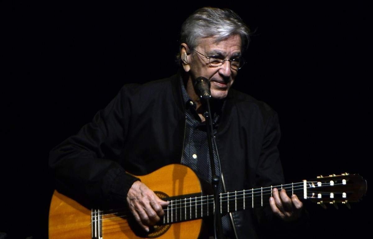 Altas Horas homenageia Caetano, com convidados como Gil e Ney Matogrosso