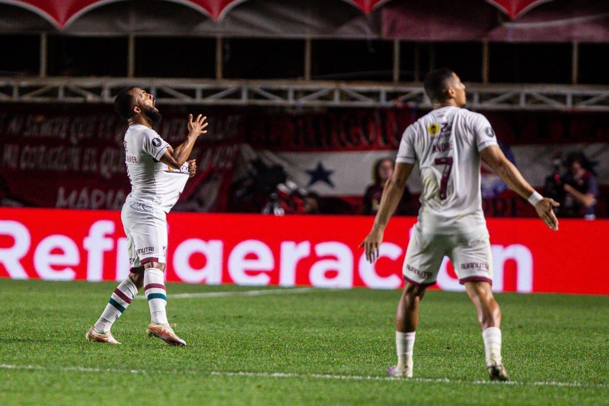 Empate entre Corinthians e Argentinos Juniors faz Róger Guedes