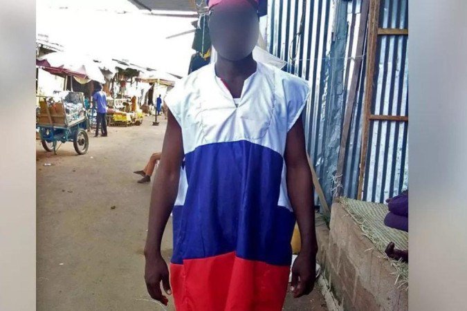 Empresário local exibe com orgulho as cores da bandeira da Rússia - (crédito: BBC) Empresário local exibe com orgulho as cores da bandeira da Rússia - (crédito: BBC)