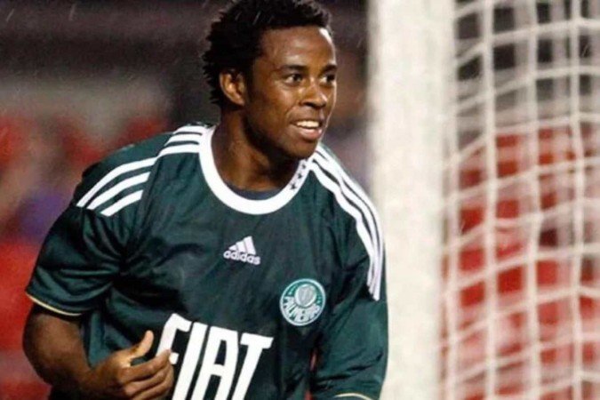 Adriano Michael Jackson foi artilheiro da Copa do Brasil de 2011 com a camisa do Palmeiras -  (crédito: Divulgação/Palmeiras)