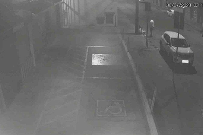 Irmã de jovem estuprada em BH demonstra indignação com conduta de motorista - (crédito: EM Gerais) Irmã de jovem estuprada em BH demonstra indignação com conduta de motorista - (crédito: EM Gerais)