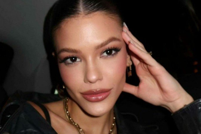 A atriz Vitória Strada falou sobre a dispensa da Globo de contrato fixo -  (crédito: Reprodução/Instagram @vitoriastrada_)