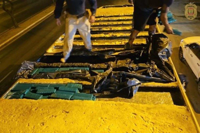 Operação da PCDF apreende uma tonelada de drogas escondidos em caminhão - (crédito: PCDF) Operação da PCDF apreende uma tonelada de drogas escondidos em caminhão - (crédito: PCDF)