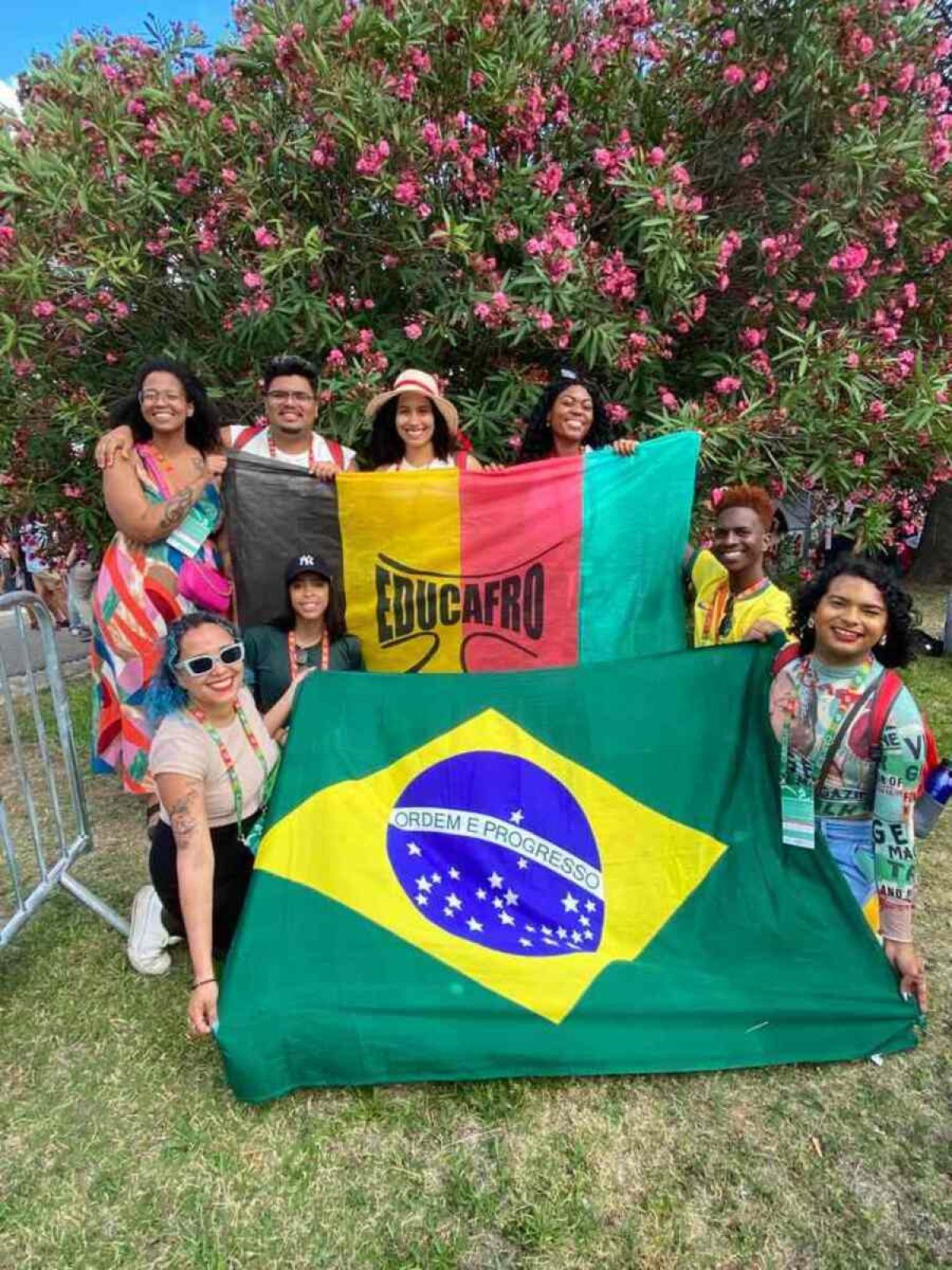 Grupo de brasileiros que reforçam a diversidade na Jornada: trans, LGBTQIA+, jovens negros da periferia