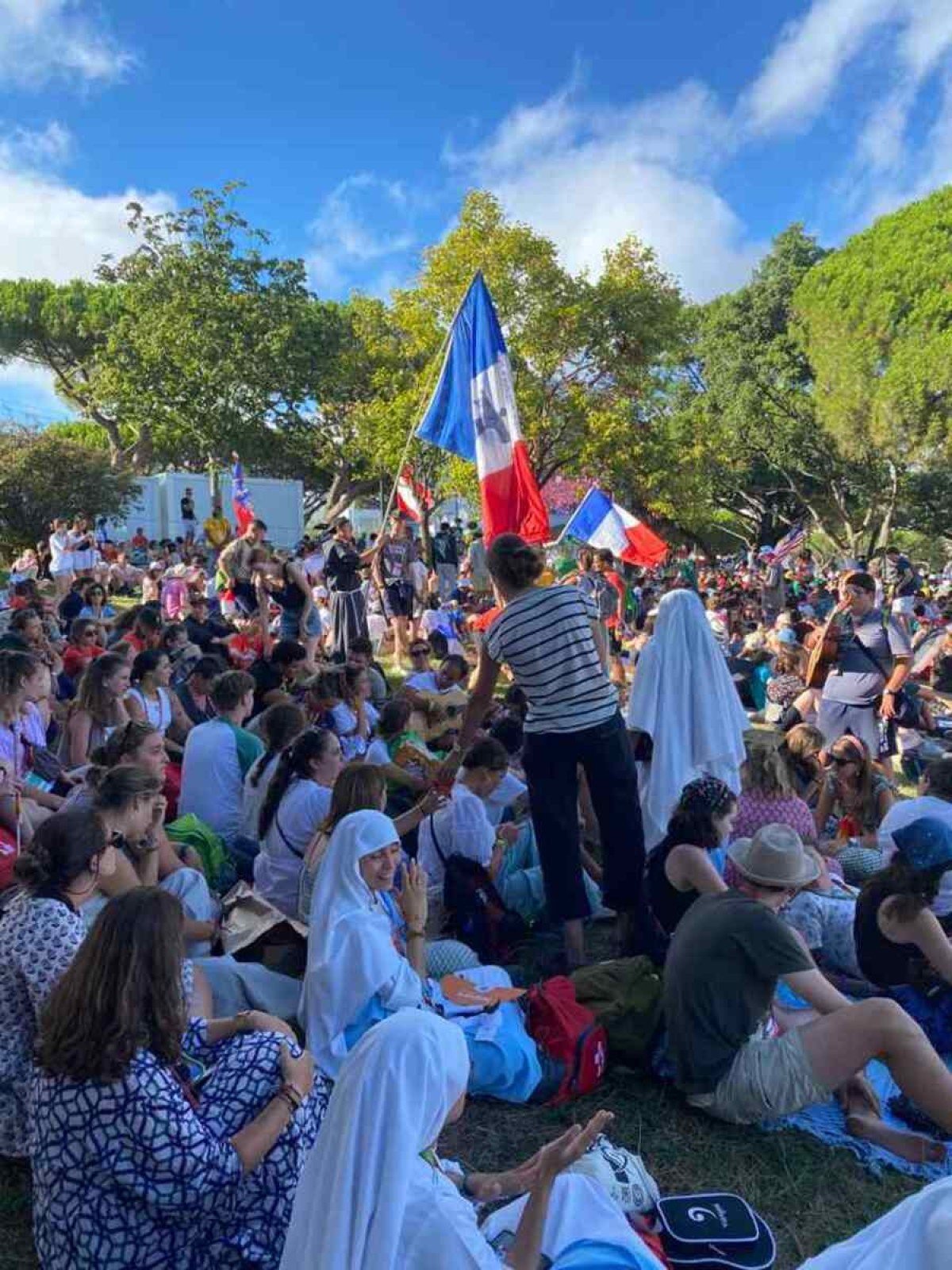 milhares de jovens cruzaram o mundo em direção a Portugal 