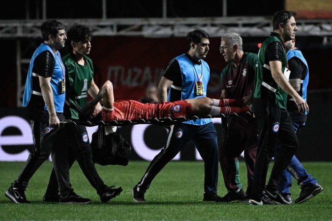 O zagueiro Luciano Sanchez se machucou em lance com Marcelo - (crédito: Luis ROBAYO / AFP) O zagueiro Luciano Sanchez se machucou em lance com Marcelo - (crédito: Luis ROBAYO / AFP)