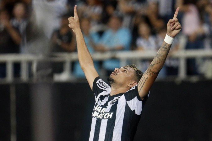Tiquinho Soares comemora o segundo gol do Botafogo no estádio Nilton Santos, no Rio: fase encantada - (crédito: Vitor Silva/Botafogo/Botafogo) Tiquinho Soares comemora o segundo gol do Botafogo no estádio Nilton Santos, no Rio: fase encantada - (crédito: Vitor Silva/Botafogo/Botafogo)