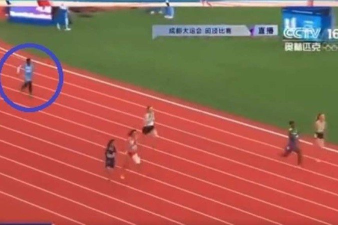 Atleta da Somália fez o pior tempo da história dos 100 metros rasos - (crédito: Reprodução/Twitter) Atleta da Somália fez o pior tempo da história dos 100 metros rasos - (crédito: Reprodução/Twitter)