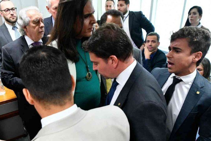  CPI do 8/1: Nikolas e Duda Salabert discutem antes da sessão  -  (crédito:  Geraldo Magela/Agência Senado)