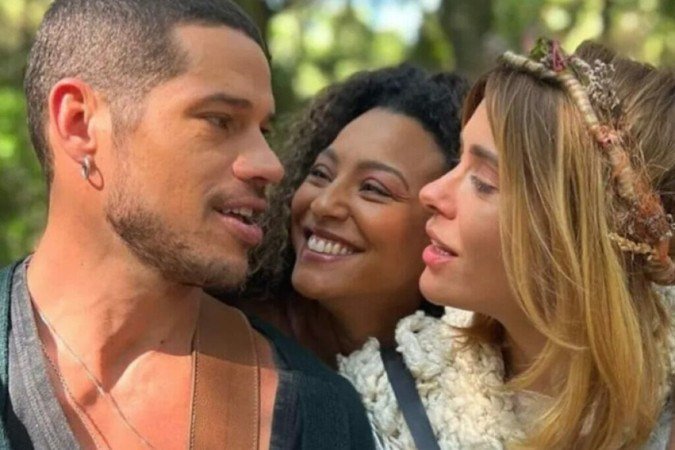 Dieckmann faz post enigmático com José Loreto: "Nunca deu em cima de mim" - (crédito: Reprodução/ Instagram José Loreno, Sheron Menezes e Carolina Dieckmann) Dieckmann faz post enigmático com José Loreto: "Nunca deu em cima de mim" - (crédito: Reprodução/ Instagram José Loreno, Sheron Menezes e Carolina Dieckmann)