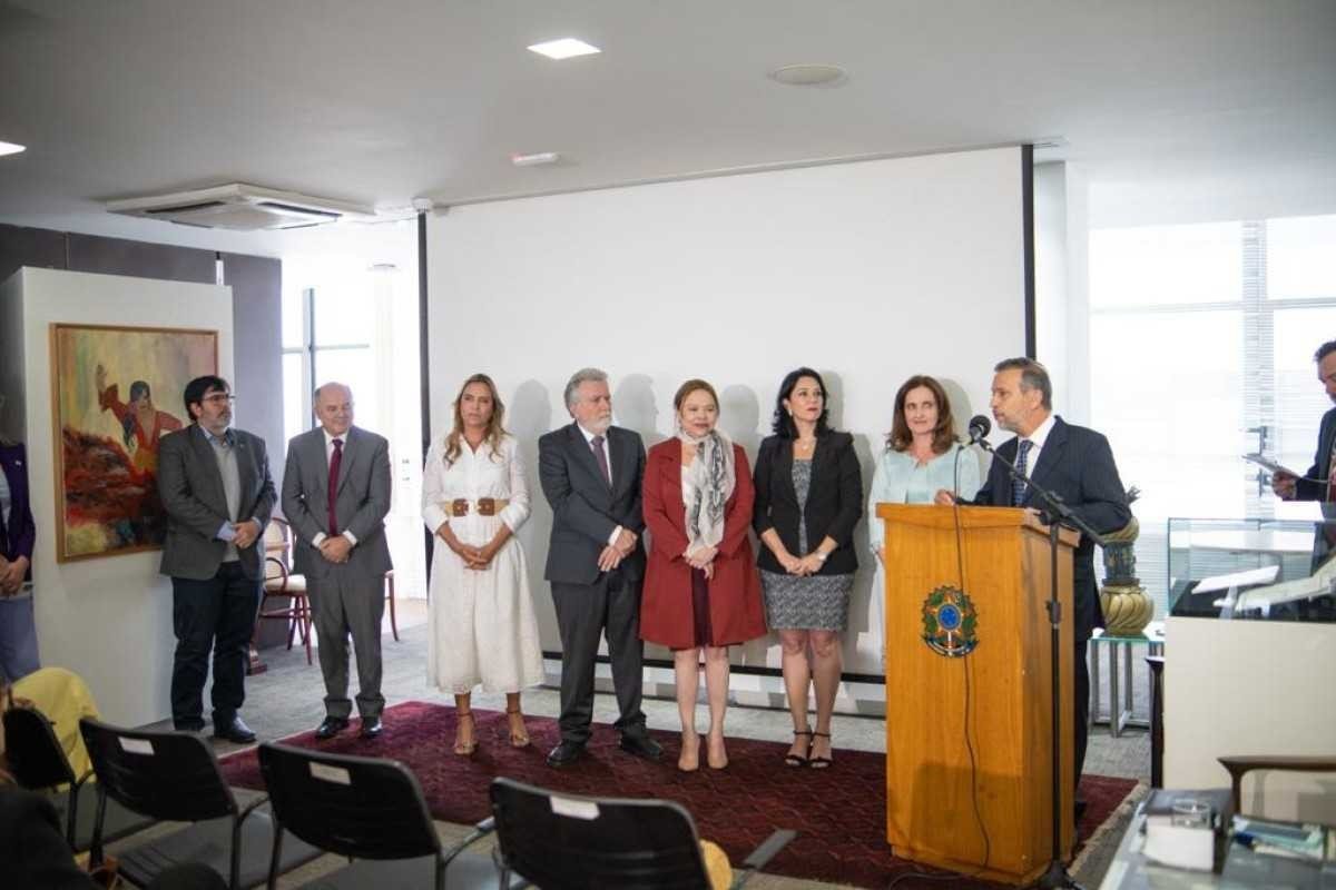 Celina Leão recebe o projeto arquitetônico do ILPI e Centro Dia