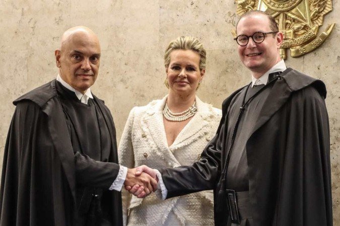 Antes de deixar a festa, Moraes conversou com Zanin e os dois pareciam ter uma ótima relação de trabalho - (crédito: Valter Campanato/Agencia Brasil) Antes de deixar a festa, Moraes conversou com Zanin e os dois pareciam ter uma ótima relação de trabalho - (crédito: Valter Campanato/Agencia Brasil)