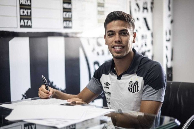 Após ser emprestado pelo Ludogorets, Nonato tem volta definitiva ao Brasil, com seu passe pertencendo oficialmente ao Santos -  (crédito: Raul Baretta/Santos)