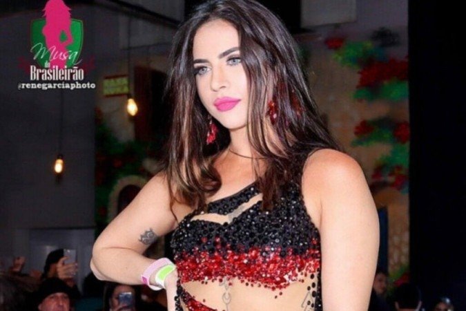 Musa do Flamengo sensualiza de fio-dental em campo de futebol - (crédito: Observatorio dos Famosos) Musa do Flamengo sensualiza de fio-dental em campo de futebol - (crédito: Observatorio dos Famosos)