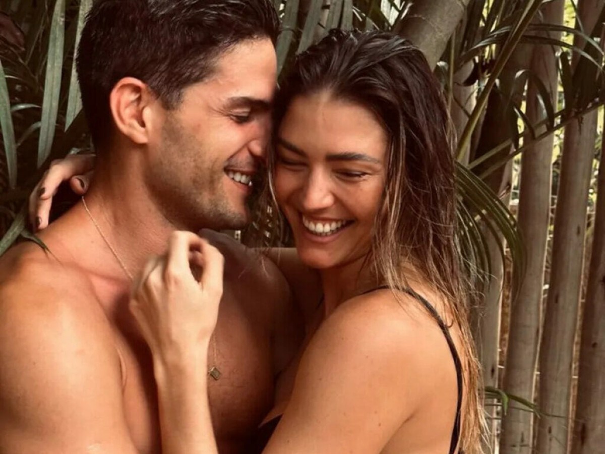 Ex-BBB André Martinelli confirma fim do namoro com Isabelle Sawetz