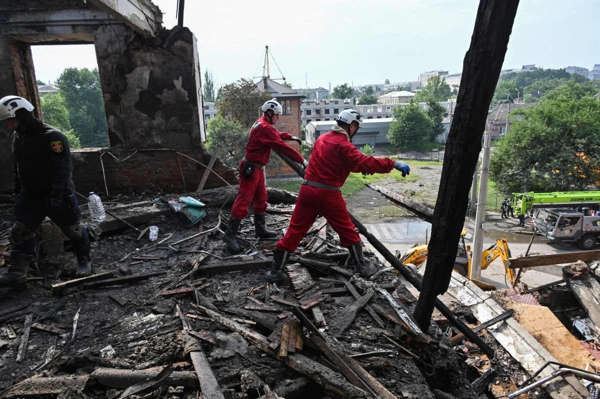 Rússia bombardeia centro de transfusão de sangue na Ucrânia, diz Zelensky