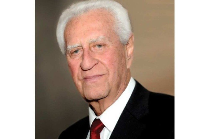 Presidente da CNC por 38 anos, Antonio Oliveira Santos morreu neste sábado, aos 97
- (crédito: Divulgação/CNC) Presidente da CNC por 38 anos, Antonio Oliveira Santos morreu neste sábado, aos 97
- (crédito: Divulgação/CNC)