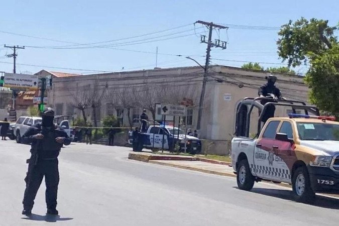 Policiais em uma cena de crime em Matamoros, no México - (crédito: Reuters) Policiais em uma cena de crime em Matamoros, no México - (crédito: Reuters)