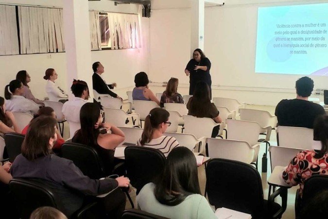 Cristina Tubino, presidente da Comissão de Combate à Violência Doméstica e Familiar da OAB: conversa com a equipe da Redação do Correio sobre as abordagens possíveis nos casos de feminicídio - (crédito: Carlos Vieira/CB/D.A.Press) Cristina Tubino, presidente da Comissão de Combate à Violência Doméstica e Familiar da OAB: conversa com a equipe da Redação do Correio sobre as abordagens possíveis nos casos de feminicídio - (crédito: Carlos Vieira/CB/D.A.Press)