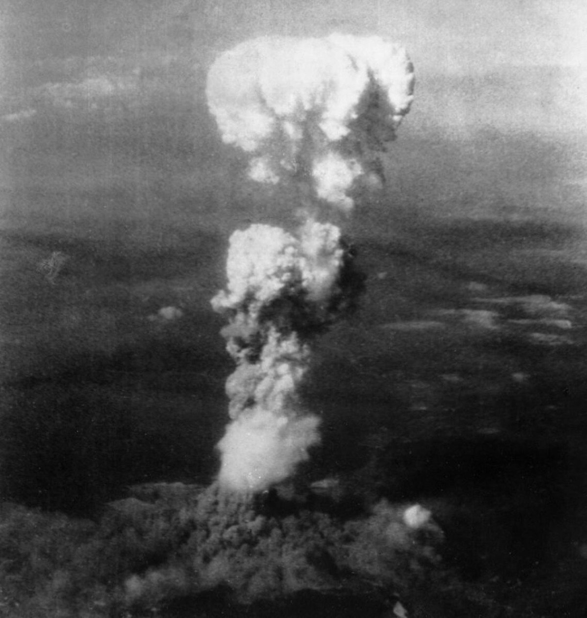 O cogumelo atômico se elevou sobre Hiroshima a 13 mil metros de altitude 