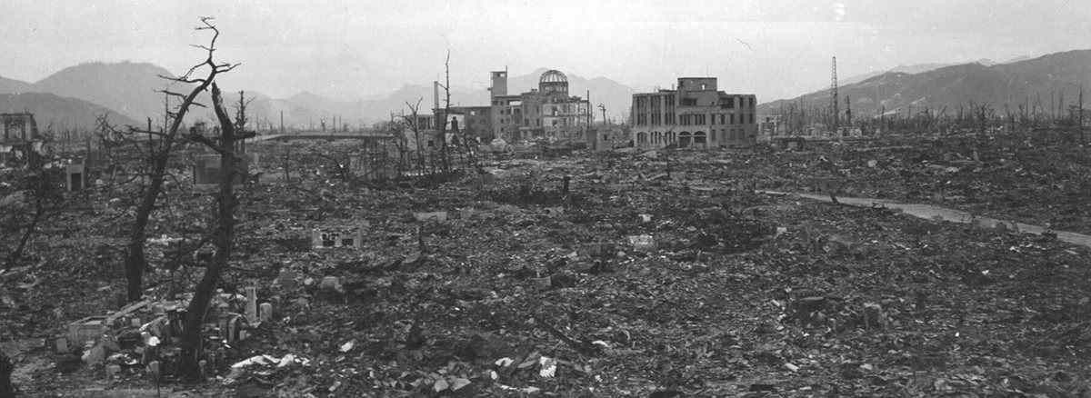 Hiroshima arrasada pela explosão nuclear 