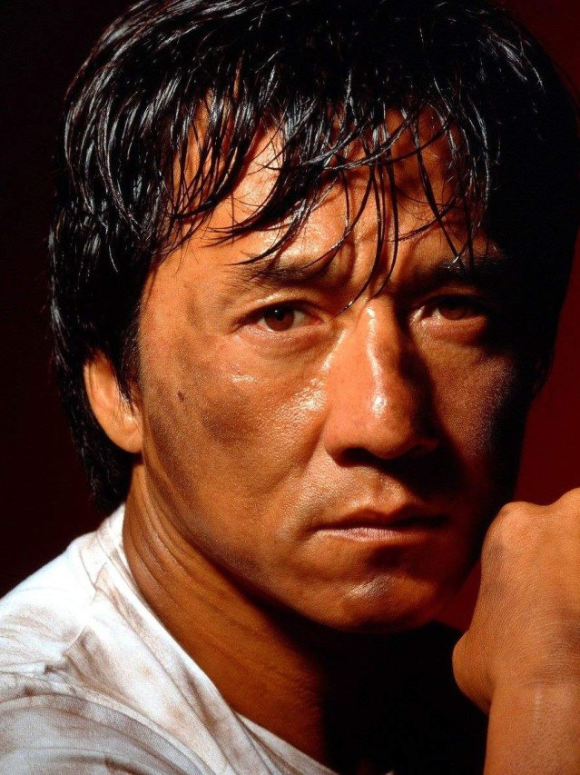 Abandono, pobreza, filhos rebeldes: vida de Jackie Chan parece filme