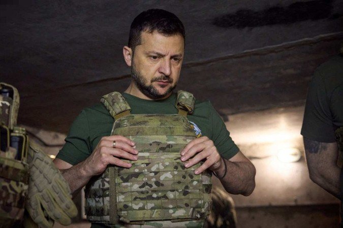 Volodymyr Zelensky, presidente da Ucrânia: vigilância reforçada e medidas extremas de segurança - (crédito: Serviço de Imprensa Presidenical da Ucrânia/AFP) Volodymyr Zelensky, presidente da Ucrânia: vigilância reforçada e medidas extremas de segurança - (crédito: Serviço de Imprensa Presidenical da Ucrânia/AFP)