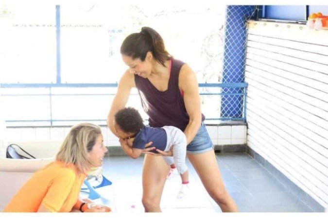 Adotada por suecos, brasileira virou autora de best-seller na Suécia e criou fundação para ajudar crianças carentes