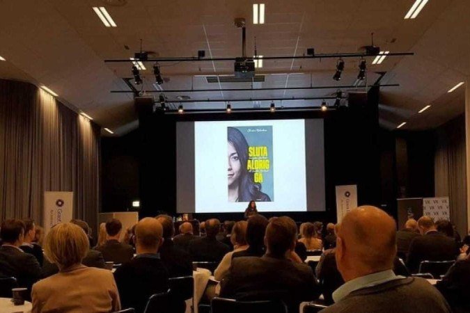 Christina Rickardsson quer distribuir exemplares gratuítos do livro dela a crianças carentes no Brasil