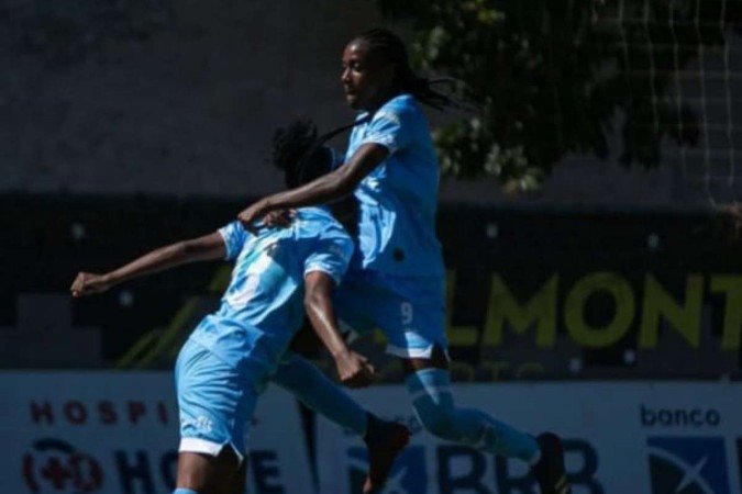 Rodada de abertura do Candangão Feminino conta com média de cinco gols por jogo nas três partidas, goleadas de favoritas e atuais campeãs de folga -  (crédito: Patricy Albuquerque/Minas Brasília)